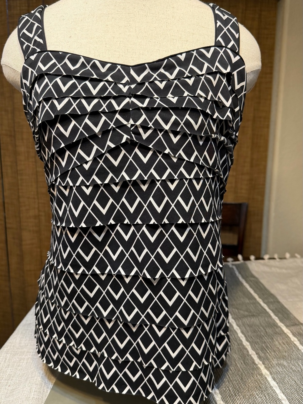 White House Black Market Black & White Geometric Ruffle Tank